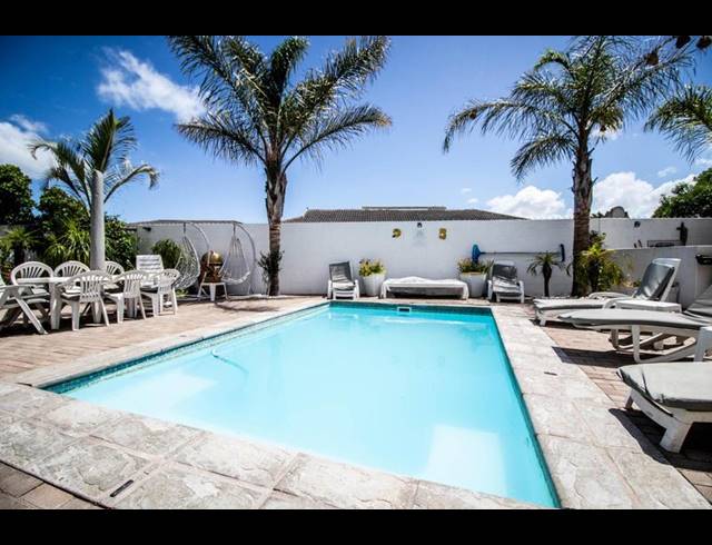 8 BEDROOM HOUSE FOR SALE IN COUNTRY CLUB